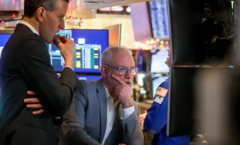 Разпродажби на технологични акции оцветиха в червено щатските индекси за втора поредна сесия