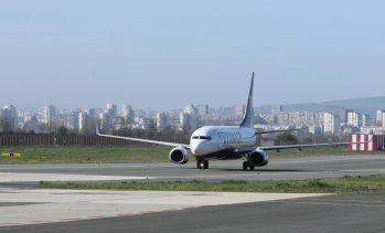 През летищата във Варна и Бургас са преминали общо 3,7 млн. пътници през 2025 г.