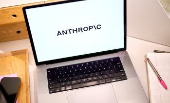 Anthropic се насочва към годишни приходи от над 65 млрд. долара