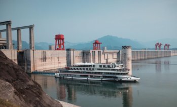 Китай е консумирал два пъти повече електроенергия от САЩ през 2025 г.