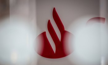 Испанската Santander се отказа да кредитира бившия кандидат за активите на "Лукойл"