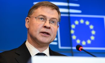 Домбровскис: Търговския дисбаланс между ЕС и Китай далеч надхвърля автомобилите