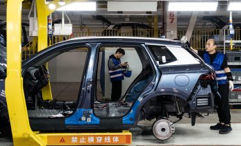 ЕС и Китай възстановяват преговорите за минимална цена на вносните електромобили