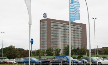 Германски политик: ЕС трябва да помисли за повишаване на митата върху китайските коли