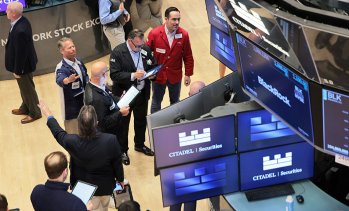 Dow напредна с над 500 пункта, подкрепен от отчети и поевтиняването на петрола