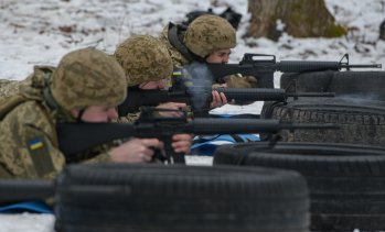 Недостигът на инженери се превръща в спирачка за отбранителните технологии в Украйна