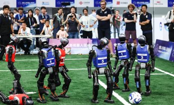 Китай организира „олимпийски игри за роботи“ с хуманоиди от 16 държави