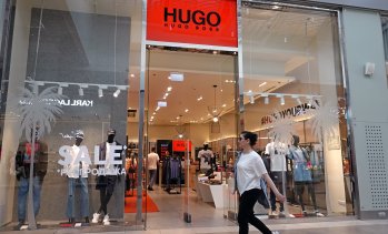 Председателят на Hugo Boss се оттегля след натиска за поглъщане от Frasers
