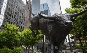 Dow Jones прескочи 48 000 пункта в очакване бюджетната парализа в САЩ да приключи