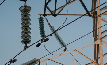 КЕВР предлага увеличение на цената на тока за бита с 3% от 1 юли