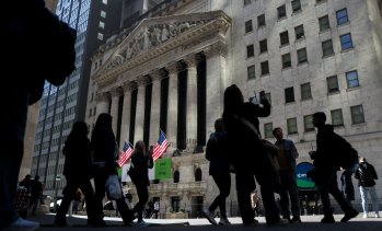 Dow се срина с над 900 пункта, разпродажбите в сектора на чиповете се засилиха