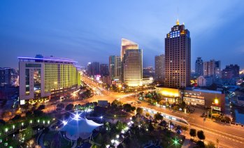 Ярки нощи, по-гореща планета: Светлинното замърсяване повишава въглеродния отпечатък