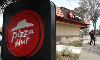 Собственикът на Pizza Hut продава веригата пицарии за 2,7 млрд. долара