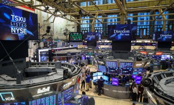 S&P 500 отстъпи от рекордното ниво, повлечен от акциите на JPMorgan