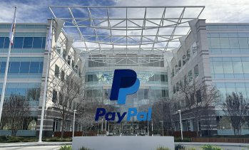 Компанията за разплащания Stripe и фондът Advent искат да купят PayPal за 53 млрд. долара