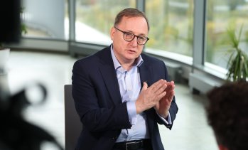 Казакс от ЕЦБ: Европа вече е "във война" с Русия