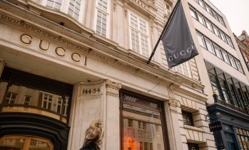 Забавянето на спада в продажбите на Gucci подкрепя опита на Kering за обрат