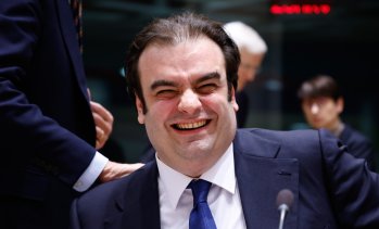 Еврогрупата избра първия си гръцки председател и скъса с кризата в миналото