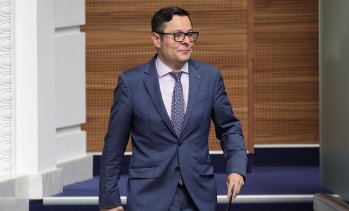 Няма риск за финансовата стабилност на ВМЗ, увери вицепремиерът Александър Пулев