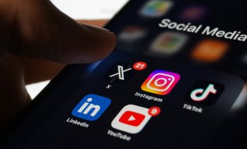 ЕК отваря вратата за общоевропейска забрана на социалните медии за деца