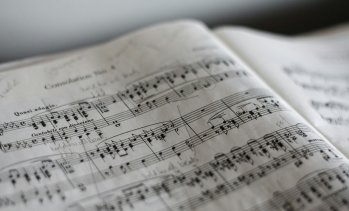 Човек или машина? Генерираната от AI музика се оказва практически неразпознаваема