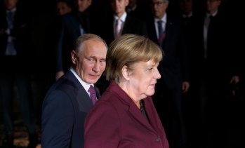 Ангела Меркел критикува ЕС, че не говори с Русия, но отказва да води този разговор