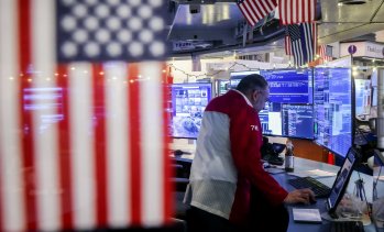 Индексите на Wall Street се насочват към седмичен ръст дори след данните за заетостта*