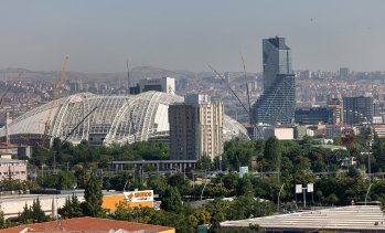 Турция се опитва да ограничи кризата с проблемните си фондове с ликвидации, забрани и арести