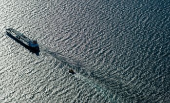 Рисковете в Черно море оскъпиха рекордно транспорта на руския петрол и зимата ще е по-зле