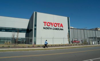 Toyota инвестира близо 1 млрд. долара в увеличаване на производството на хибриди в САЩ