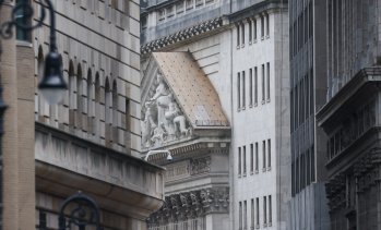 Wall Street отваря със спадове на фона на призивите за забавяне на развитието на AI*
