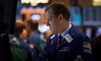 Скокът в доходността на американските ДЦК потопи индексите на Wall Street