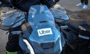 Uber обмисля пълно придобиване на Delivery Hero