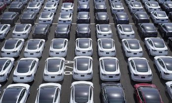 Tesla размени електромобилната си корона за още по-грандиозни обещания