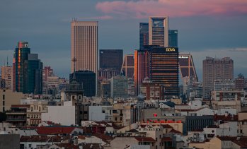 Испанците вече харчат половината си заплата за наем на жилище