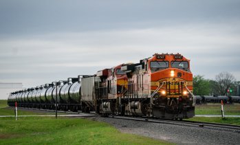 Защо товарният железопътен транспорт в САЩ отделя повече емисии от въглищните централи?