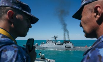 Украйна затяга изолацията на Крим и по море, енергийните проблеми се задълбочават