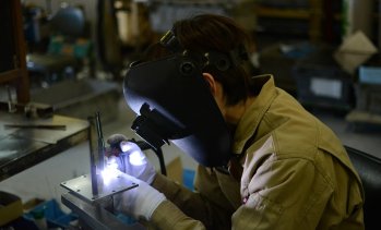 Д. Чобанов: Най-важните приоритети пред България са да овладее бюджетния дефицит и дълга