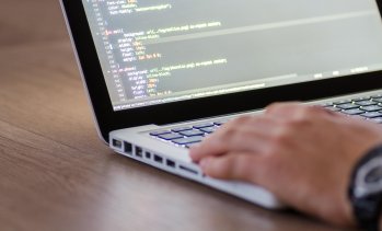 Търсенето в IT сектора се измества към опитни кадри с експертиза в AI