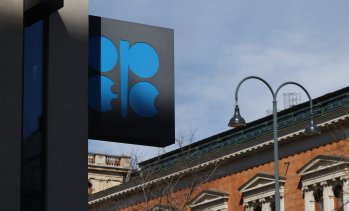 ОПЕК+ прие още едно символично повишение на квотата за юли
