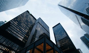 Европа отчита отлив на преки чуждестранни инвестиции през 2025 г.