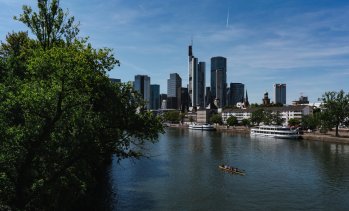 Нагласите сред германските инвеститори растат леко през септември