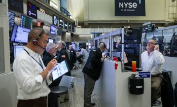 Dow се срива с 600 пункта, след като сортът Брент премина нивото от 100 долара*