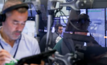 Индексът S&P 500 отстъпва на фона на рязкото поскъпване на петрола*