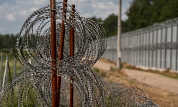 ЕС затяга санкциите срещу Беларус, докато САЩ се опитват да окуражат Минск