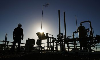 Войните в Иран и Украйна затвориха към 10% от капацитета за производство на горива
