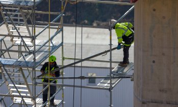 Къде в Европа служителите работят най-много през уикендите?