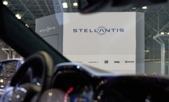 Stellantis изтегля от пазара в САЩ над 200 хил. автомобила заради софтуерна грешка