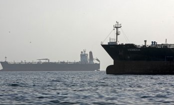 Корабособствениците искат яснота за Ормуз, докато броят на чакащите флотилии нараства