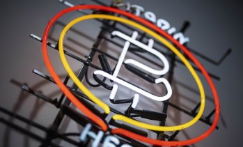Биткойнът поевтинява в тест за бичите настроения